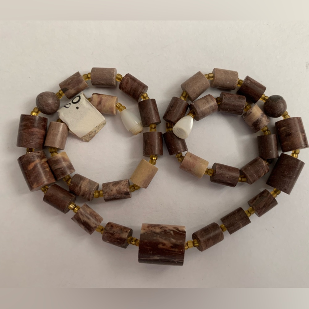 New vintage stone or ceramic beaded necklace (504 style tag)